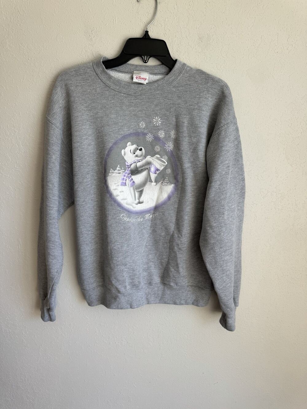 Vintage Disney Store Gray Winnie the Pooh Bear Winter Graphic Sweatshirt Women M